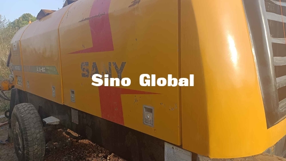 येलो यूज्ड सैनी ट्रेलर माउंटेड कंक्रीट पम्प 180KW HBT8018C
